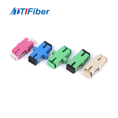 Uma comunicação de FTTH usa o adaptador frente e verso simples multimodo Singlemode da fibra ótica