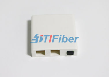 Caixa da terminação do cabo de fibra ótica da rede FTTH fixada na parede com adaptador/tranças