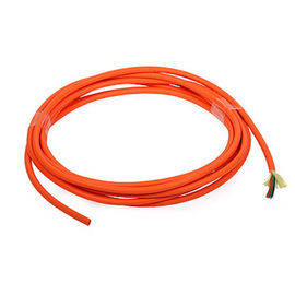 A laranja 8 retira o núcleo do cabo de fibra ótica interno multimodo para telecomunicações