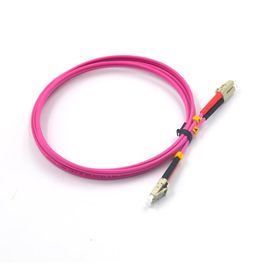 Cabo de remendo de fibra ótica OM4 UPC do rosa multimodo do LC para a rede de CATV