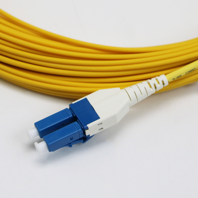LC Uniboot Zip Cod Singlemode G657.A1 BendInsensitivo Duplex 2mm LSZH Baixa Perda 0,15dB Cordão de Fibra