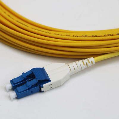 LC Uniboot Zip Cod Singlemode G657.A1 BendInsensitivo Duplex 2mm LSZH Baixa Perda 0,15dB Cordão de Fibra