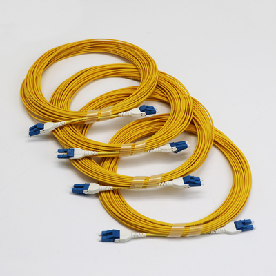 Uniboot LC Fiber Jumper 1M LC UPC para LC UPC Modo único G657.A1 BendInsensível 2mm LSZH Baixa Perda 0,15dB Cordão de Parche de Fibra
