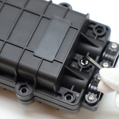 Fechamento da junção de fibras ópticas em linha