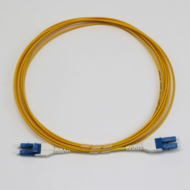 LC Uniboot Zip Cod Singlemode G657.A1 BendInsensitivo Duplex 2mm LSZH Baixa Perda 0,15dB Cordão de Fibra